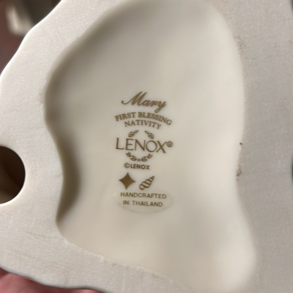 Lenox First Blessing Nativity - Picture 7 of 11